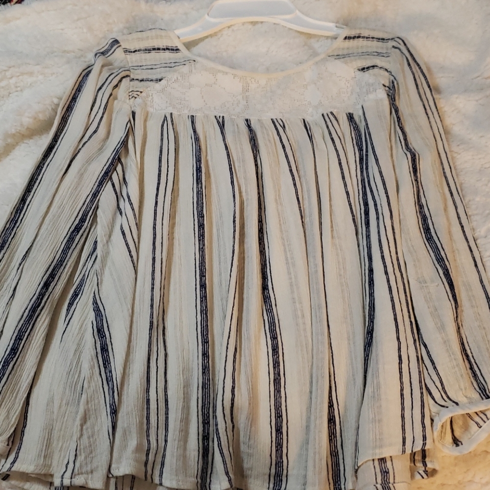 American Eagle long sleeved blouse